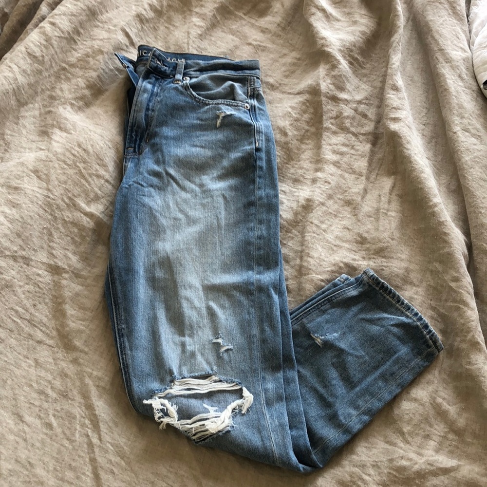 New with tags! AE distressed boyfriend jeans